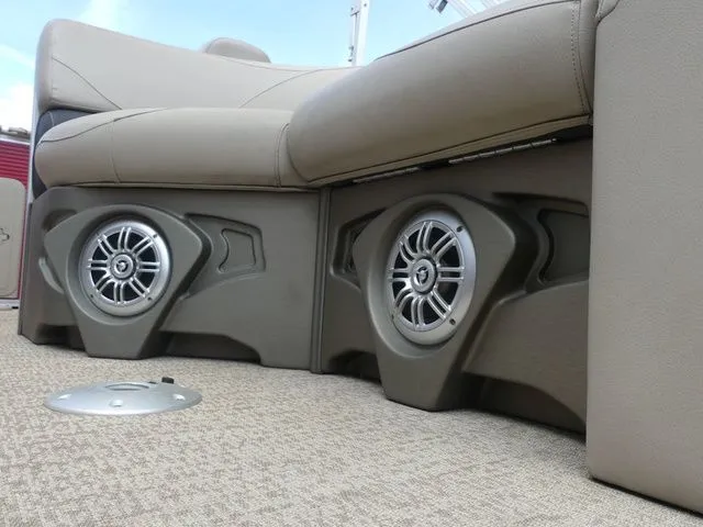 Slide: The Image of Avalon Venture Rear Fish 20' 2019 - 31