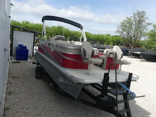Slide: The Image of Avalon Venture Rear Fish 20' 2019 - 5