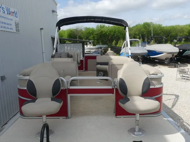 Slide: The Image of Avalon Venture Rear Fish 20' 2019 - 9
