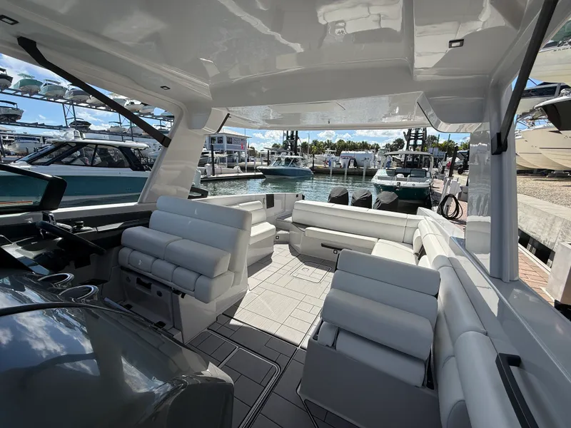 Slide: The Image of Aviara AV36 Outboard 2023 - 6