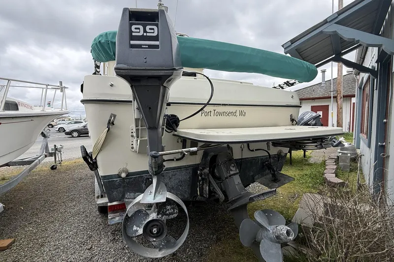 Slide: The Image of SeaSport Sportsman 22 - Engine Detail - 11