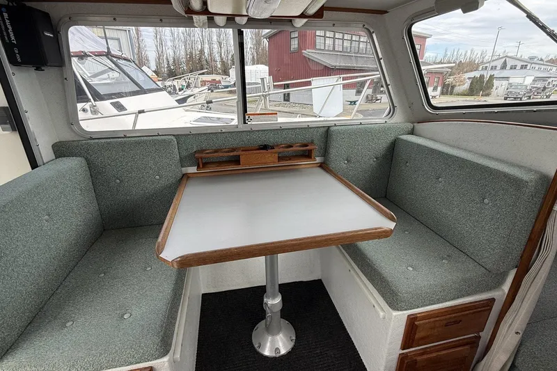 Slide: The Image of SeaSport Sportsman 22 - Salon Settee - 4