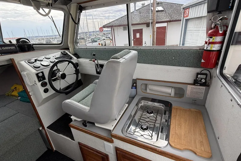Slide: The Image of SeaSport Sportsman 22 - Helm - 7