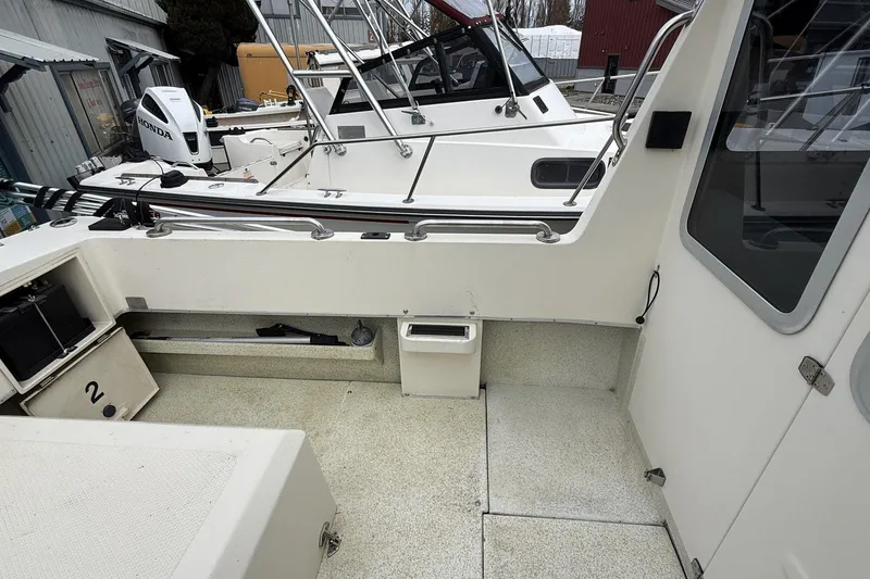 Slide: The Image of SeaSport Sportsman 22 - Cockpit - 9