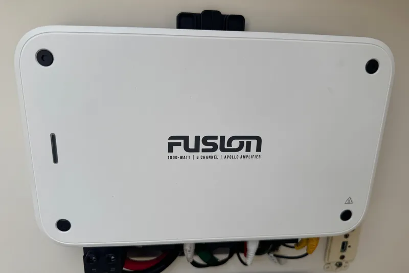 Slide: The Image of Fusion 1800-watt 6-channel Apollo amplifier on 2006 Pursuit 3480 Center Console. - 15