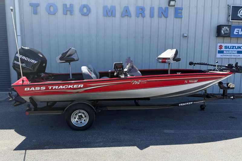 The Image of 2007 Tracker Pro Team 175 TXW bass boat with Mercury engine at Toho Marine dealership. - 1