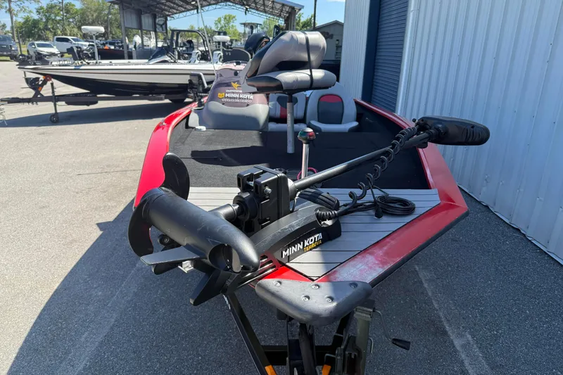 Slide: The Image of 2007 Tracker Pro Team 175 TXW boat with Minn Kota trolling motor. - 17
