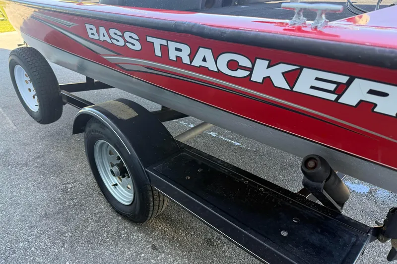 Slide: The Image of 2007 Tracker Pro Team 175 TXW boat on trailer, featuring "Bass Tracker" branding. - 9
