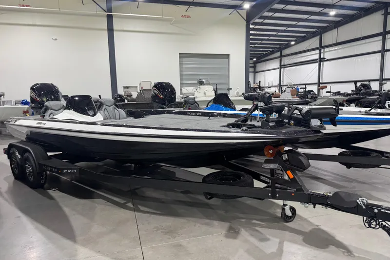The Image of 2026 Skeeter ZXR21 SE boat in showroom, featuring sleek design and advanced equipment. - 0