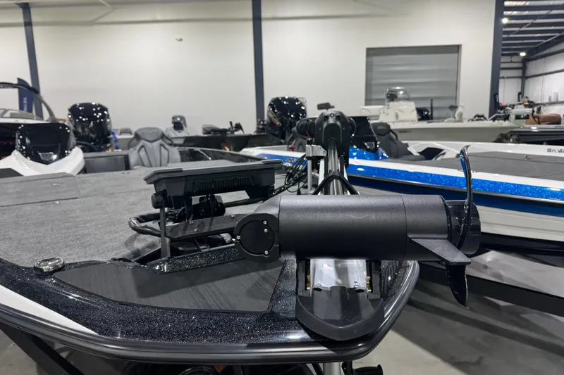Slide: The Image of 2026 Skeeter ZXR21 SE boat interior with advanced trolling motor in showroom. - 4