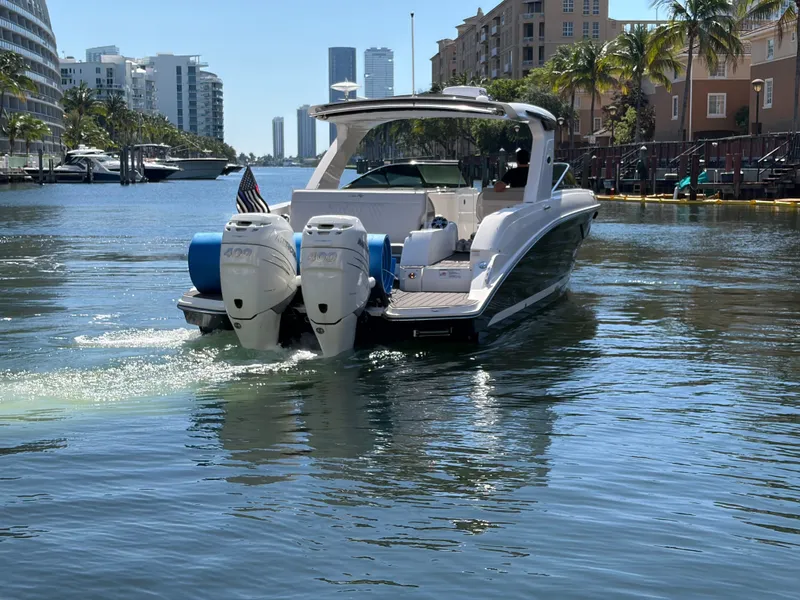 Slide: The Image of Sea Ray SLX 350 Outboard 2023 - 10