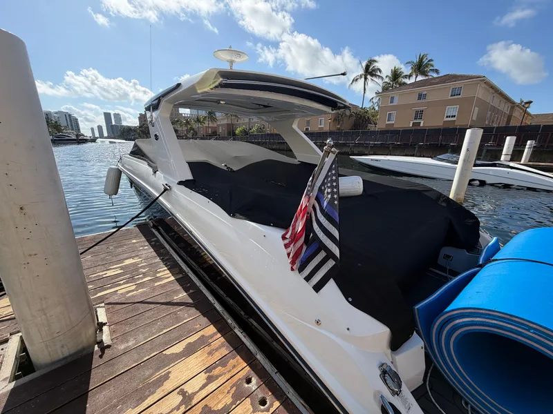 Slide: The Image of Sea Ray SLX 350 Outboard 2023 - 2