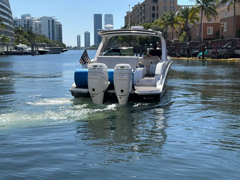 Slide: The Image of Sea Ray SLX 350 Outboard 2023 - 23