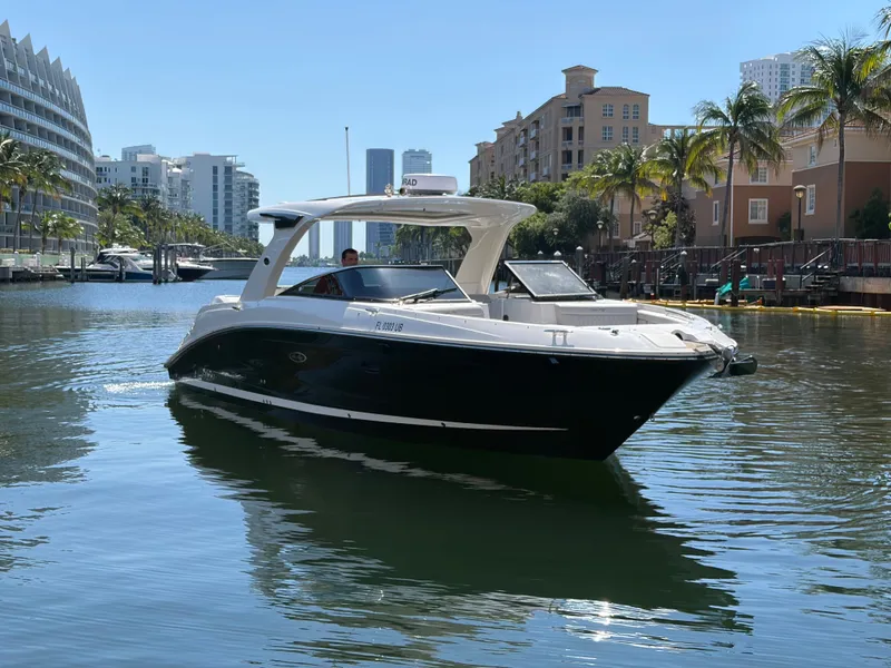 Slide: The Image of Sea Ray SLX 350 Outboard 2023 - 29
