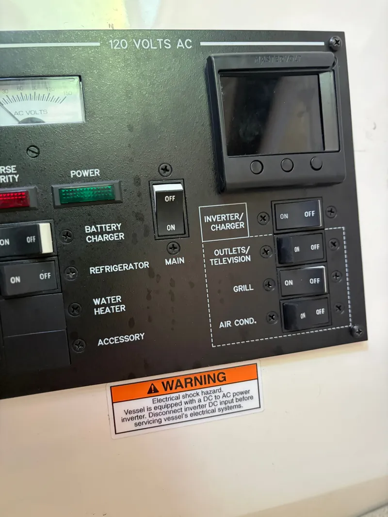 Slide: The Image of Sea Ray SLX 350 Outboard 2023 - 70