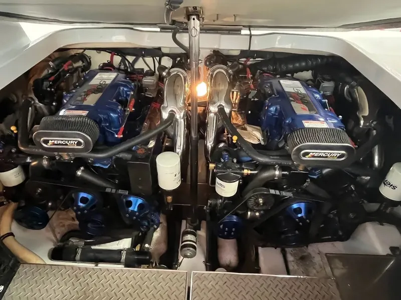 Slide: The Image of Formula 370 Sun Sport 2004 - 5