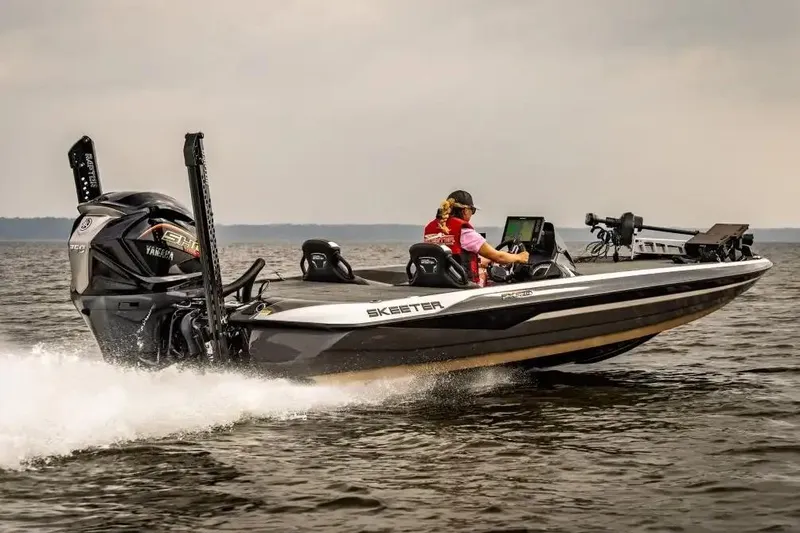 Slide: The Image of Manufacturer Provided Image: 2026 Skeeter FXR20 FLEX boat speeding on water with Yamaha engine. - 15