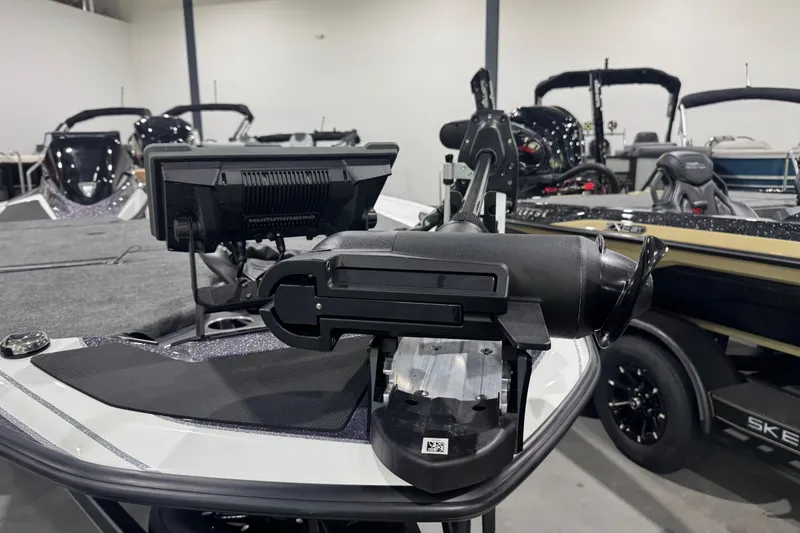 Slide: The Image of 2026 Skeeter FXR20 FLEX boat with advanced navigation equipment in showroom. - 4
