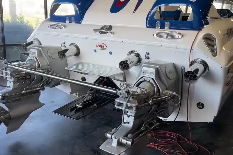 Slide: The Image of Rear view of a 2007 Eliminator 30 Daytona boat with dual outboard motors. - 10