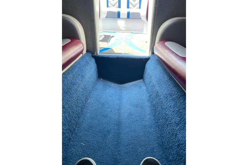 Slide: The Image of Interior of 2007 Eliminator 30 Daytona boat with blue carpet and red-white seating. - 17