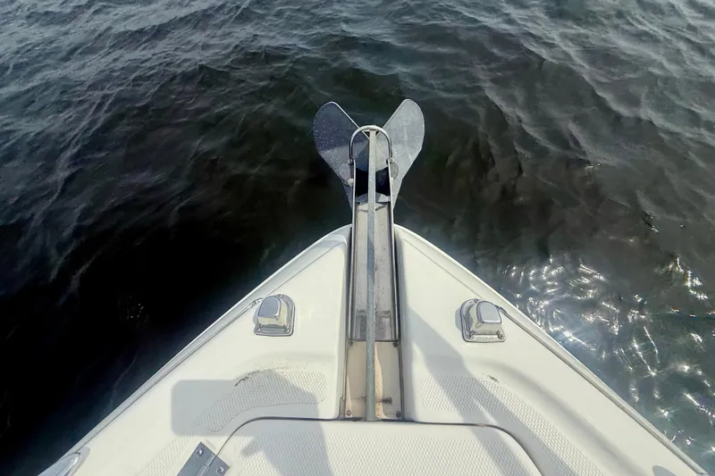 Slide: The Image of Bow view of 2006 Chaparral Signature 290 boat on water. - 14