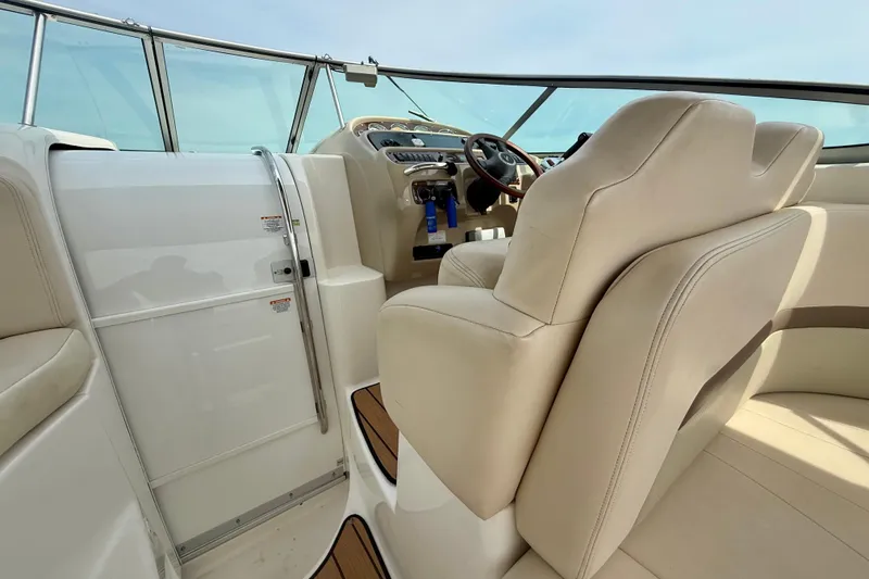 Slide: The Image of Interior view of 2006 Chaparral Signature 290 boat with beige seating and control panel. - 19