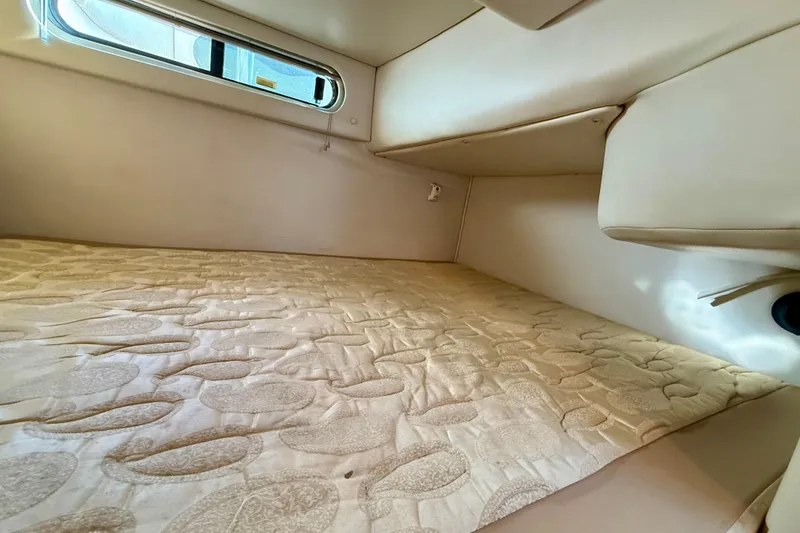 Slide: The Image of Interior cabin of 2006 Chaparral Signature 290 with a comfortable bed and window. - 29