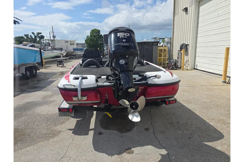 Slide: The Image of Red and white 2015 Nitro Z-7 boat with 150 Pro motor at a marina. - 7
