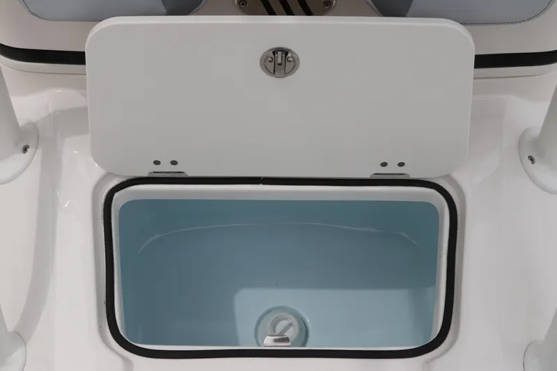 Slide: The Image of Livewell compartment on 2026 Robalo 206 Cayman boat, featuring a secure latch. - 25
