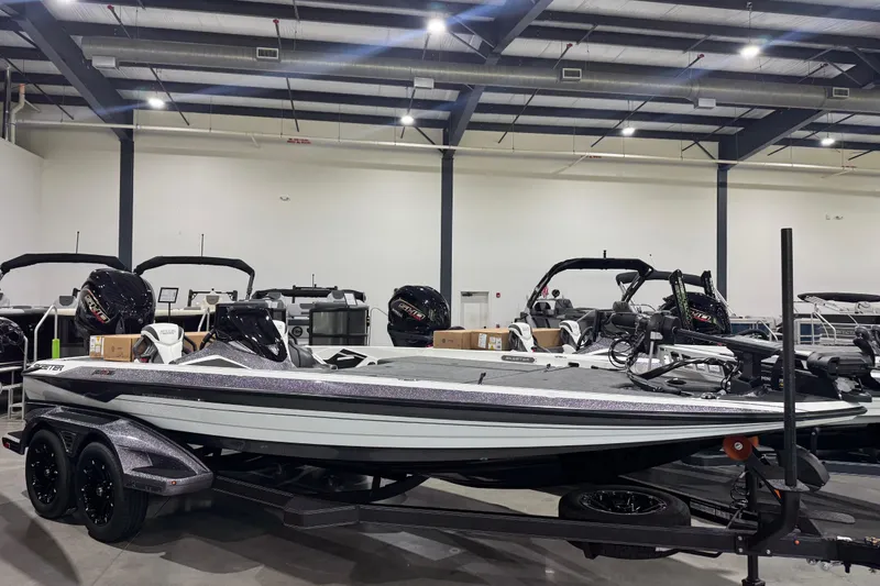 The Image of 2026 Skeeter FXR21 FLEX boat displayed indoors with other boats. - 0