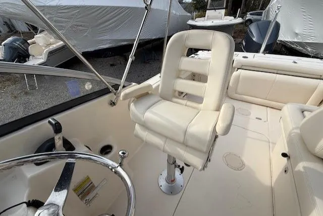 Slide: The Image of Captain's chair on 2015 Grady-White Freedom 225 boat, featuring a sleek, comfortable design. - 40