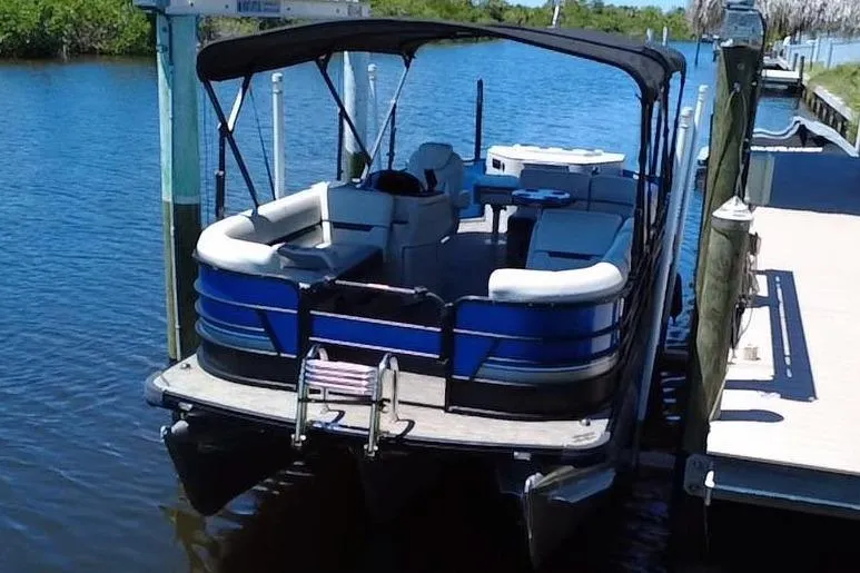 Slide: The Image of 2022 Godfrey Sweetwater 2286FS pontoon boat docked. - 19