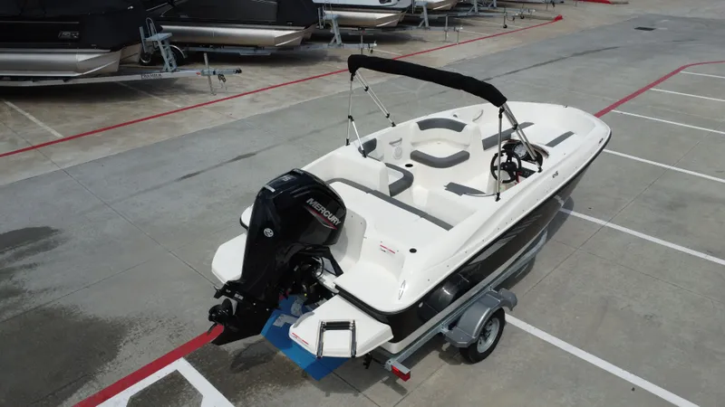 Slide: The Image of Bayliner E16LE 2025 - 11