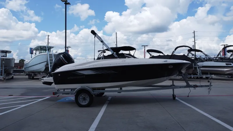 Slide: The Image of Bayliner E16LE 2025 - 5