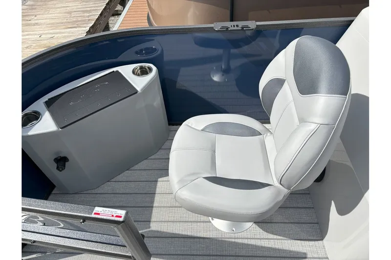 Slide: The Image of Bentley Pontoons Fish 200 4 PT 2025 - 5