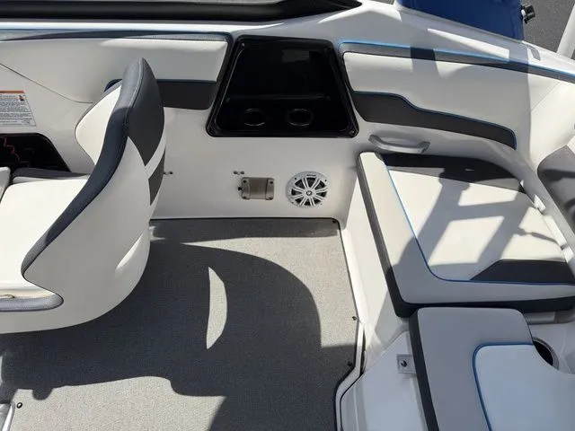 Slide: The Image of Yamaha AR195 2020 - 13