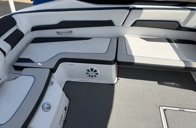 Slide: The Image of Yamaha AR195 2020 - 14