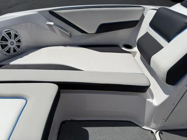 Slide: The Image of Yamaha AR195 2020 - 3