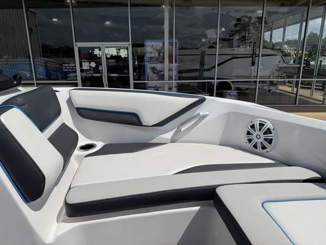 Slide: The Image of Yamaha AR195 2020 - 4