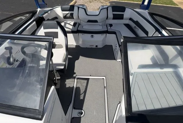 Slide: The Image of Yamaha AR195 2020 - 6