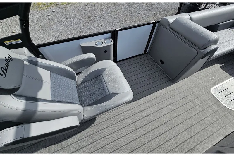 Slide: The Image of Bentley Pontoons Elite 253 Admiral 2025 - 10