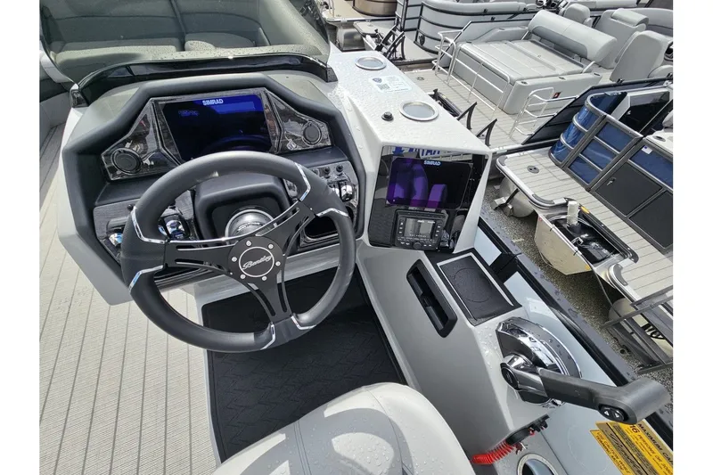 Slide: The Image of Bentley Pontoons Elite 253 Admiral 2025 - 11