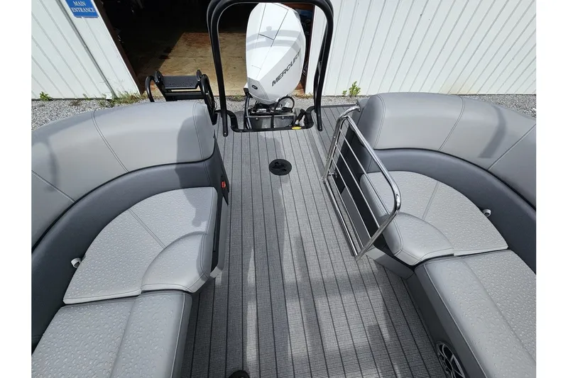 Slide: The Image of Bentley Pontoons Elite 253 Admiral 2025 - 14