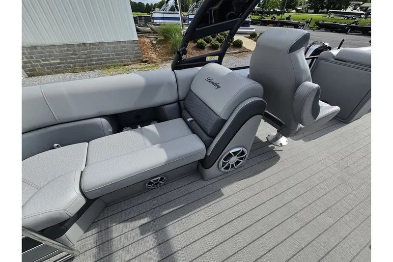 Slide: The Image of Bentley Pontoons Elite 253 Admiral 2025 - 16