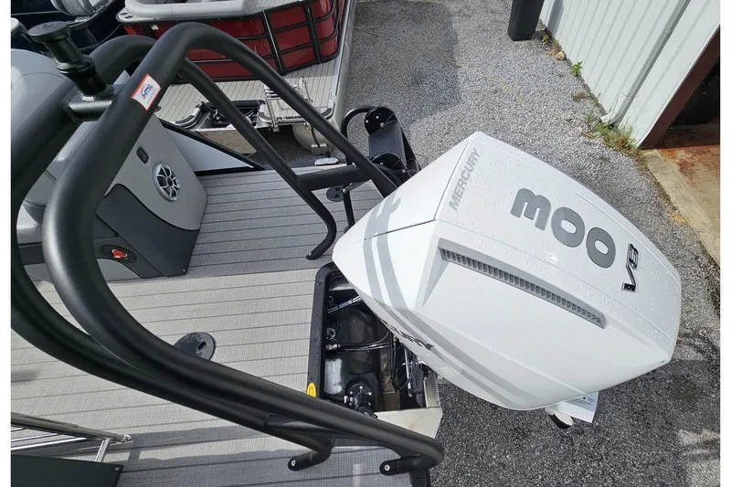 Slide: The Image of Bentley Pontoons Elite 253 Admiral 2025 - 17