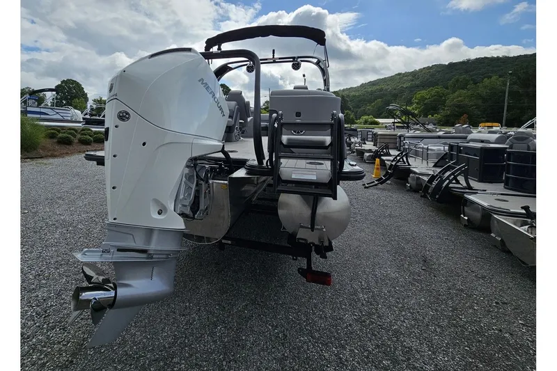 Slide: The Image of Bentley Pontoons Elite 253 Admiral 2025 - 18