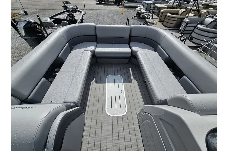 Slide: The Image of Bentley Pontoons Elite 253 Admiral 2025 - 6