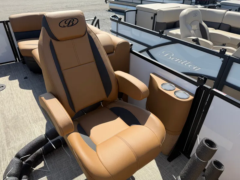 Slide: The Image of Bentley Pontoons Legacy 223 Navigator 2026 - 11