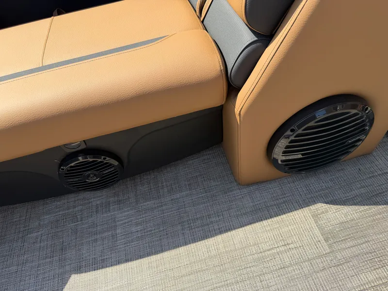 Slide: The Image of Bentley Pontoons Legacy 223 Navigator 2026 - 20