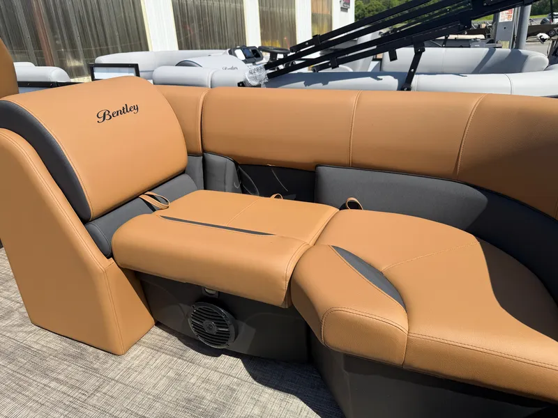 Slide: The Image of Bentley Pontoons Legacy 223 Navigator 2026 - 21